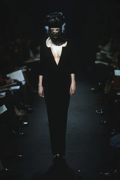 Look 10